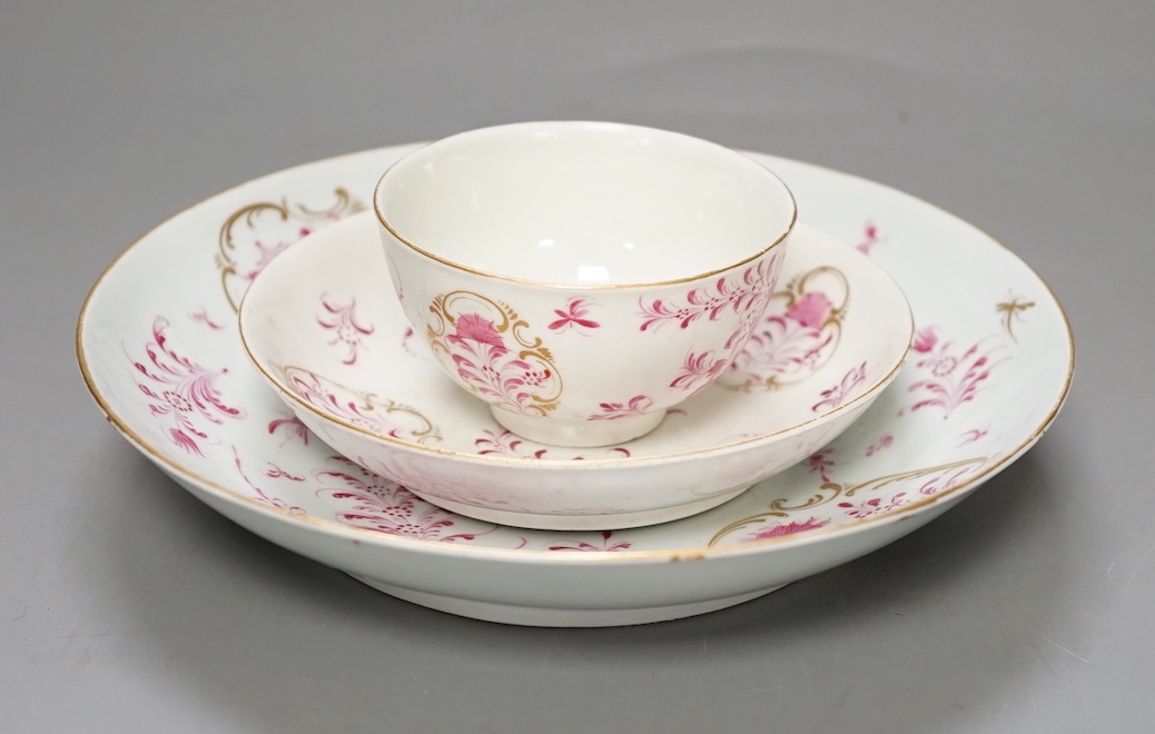 Worcester Meissen style teawares with puce flowers a teabowl and saucer, and a saucer shaped dish c. 1765